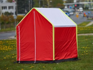 Palapinė ant rėmo su paklode K160/2 - dydis 2m x 1,3m x 1,2/1,8m